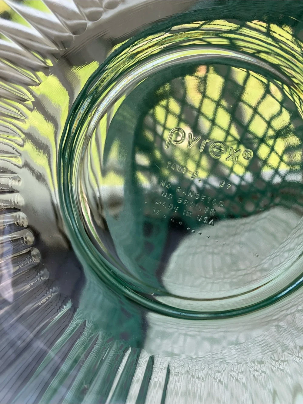 Pyrex Green Ribbed Glass Bowl with Lid, 2 Quarts